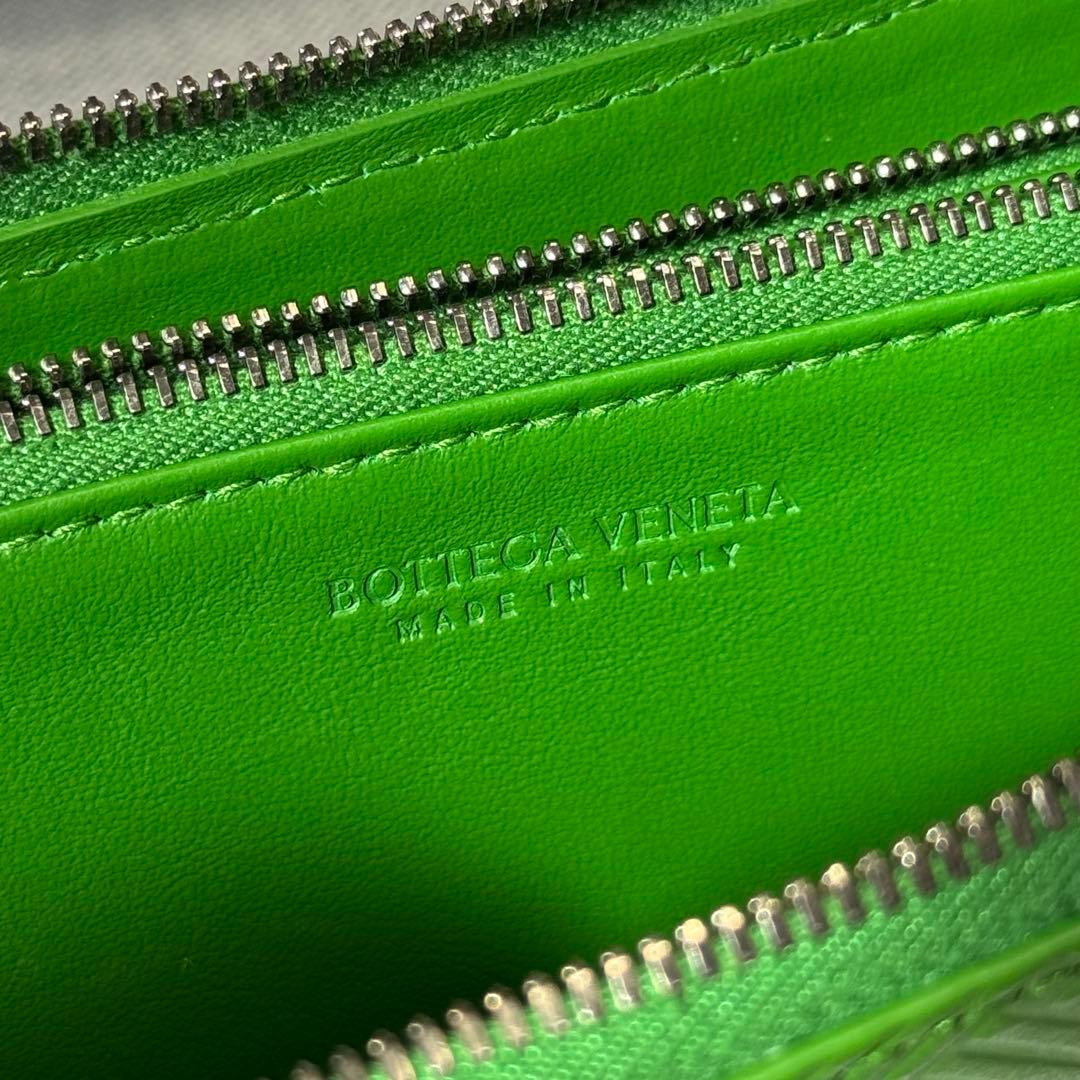 ボッテガ ヴェネタ デボスイントレチャート ラウンドファスナー 長財布 グリーン