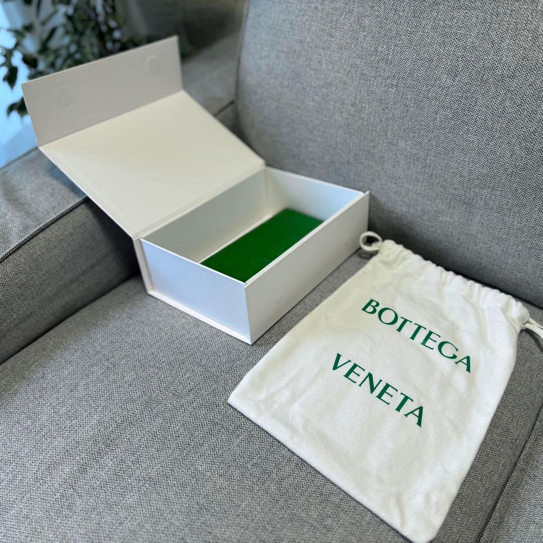 ボッテガ ヴェネタ デボスイントレチャート ラウンドファスナー 長財布 グリーン