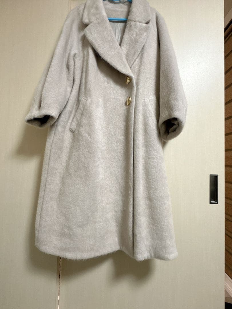 ダブルブレストチェスターコート今週で最後の出品です。