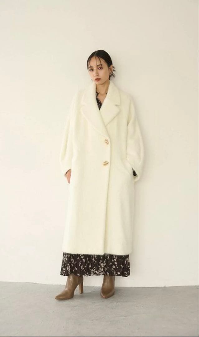 ダブルブレストチェスターコート今週で最後の出品です。