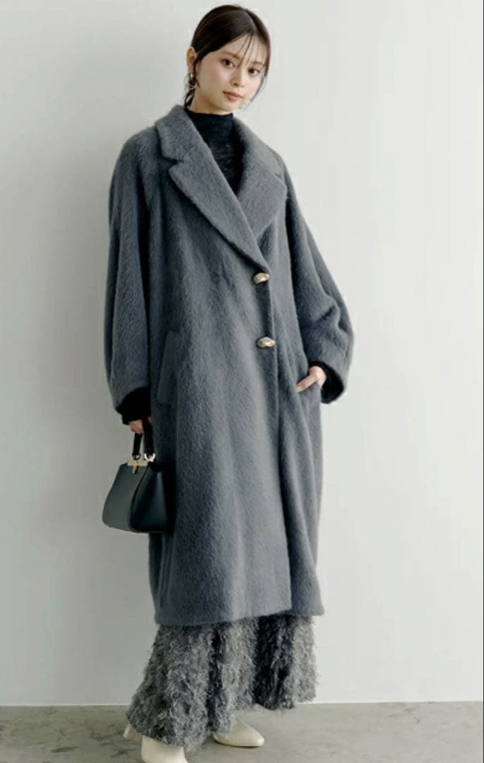 ダブルブレストチェスターコート今週で最後の出品です。