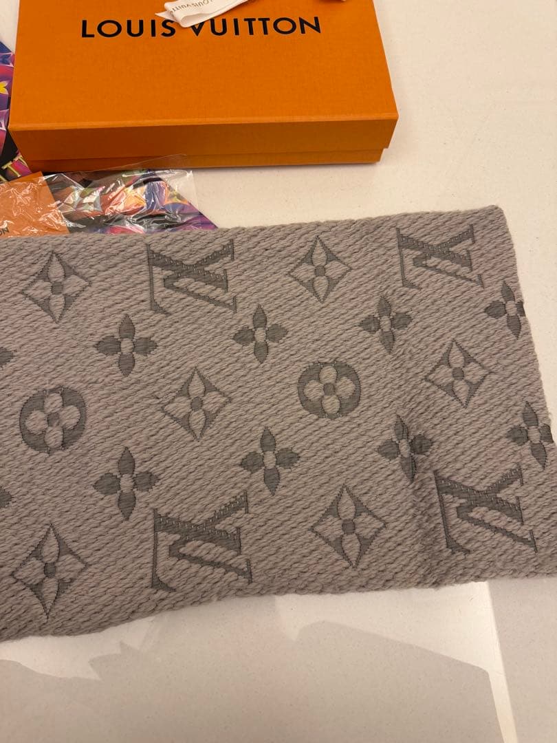 Louis Vuitton グレー マフラー フリンジ付き