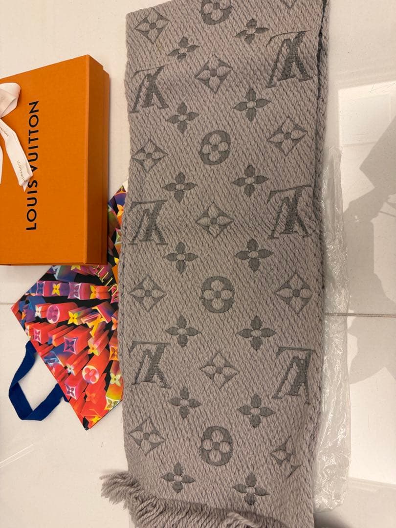 Louis Vuitton グレー マフラー フリンジ付き