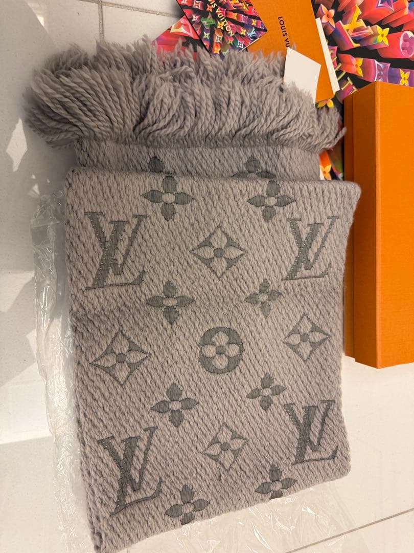 Louis Vuitton グレー マフラー フリンジ付き