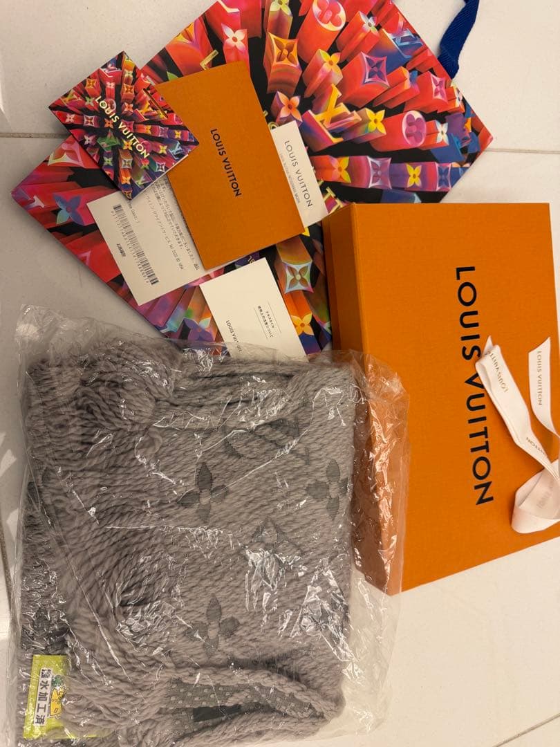 Louis Vuitton グレー マフラー フリンジ付き