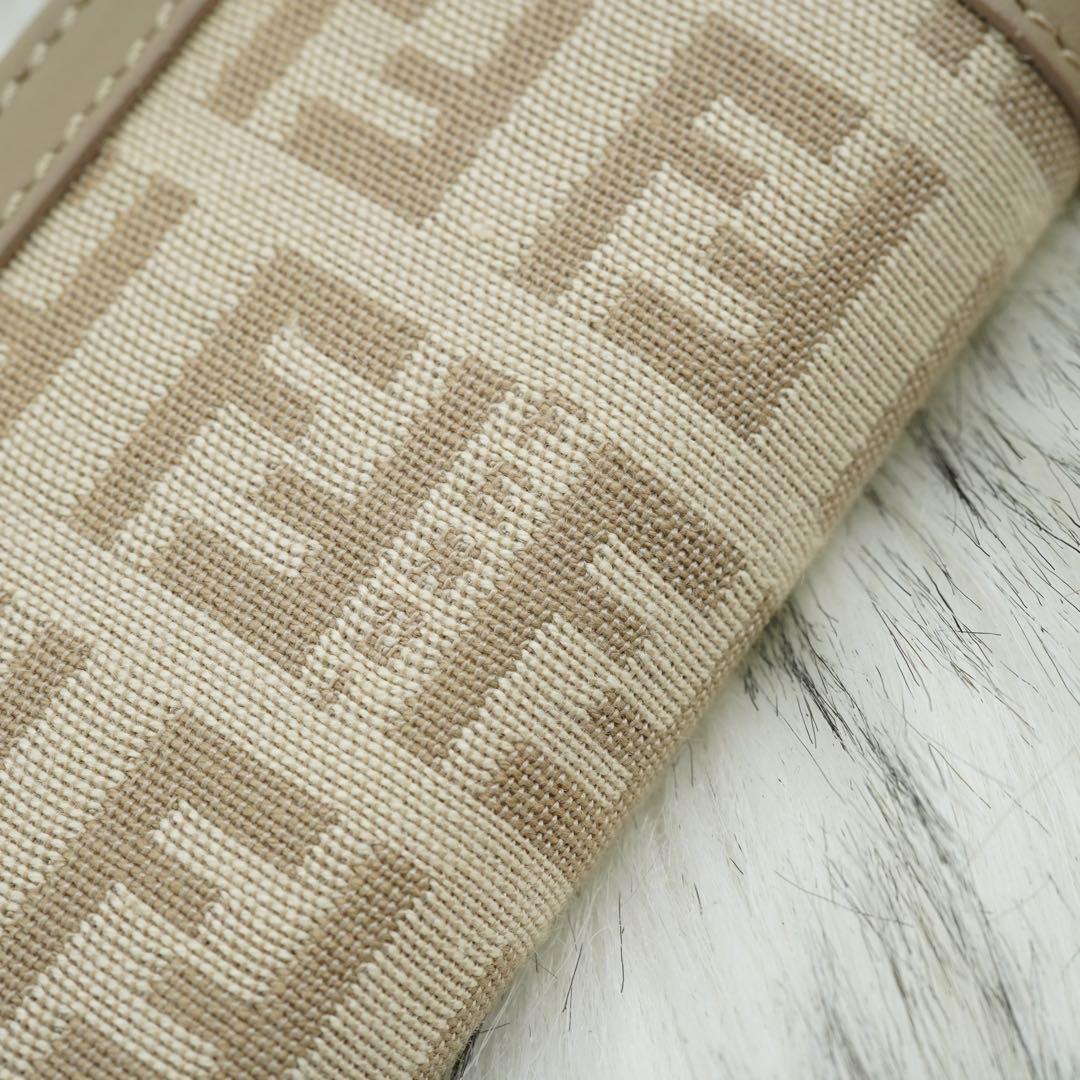 未使用品　箱付き　FENDI フェンディ　キーケース　ズッカ柄　ズッキーノ