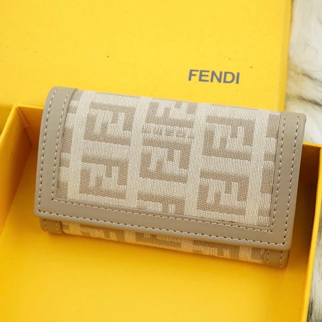 未使用品　箱付き　FENDI フェンディ　キーケース　ズッカ柄　ズッキーノ