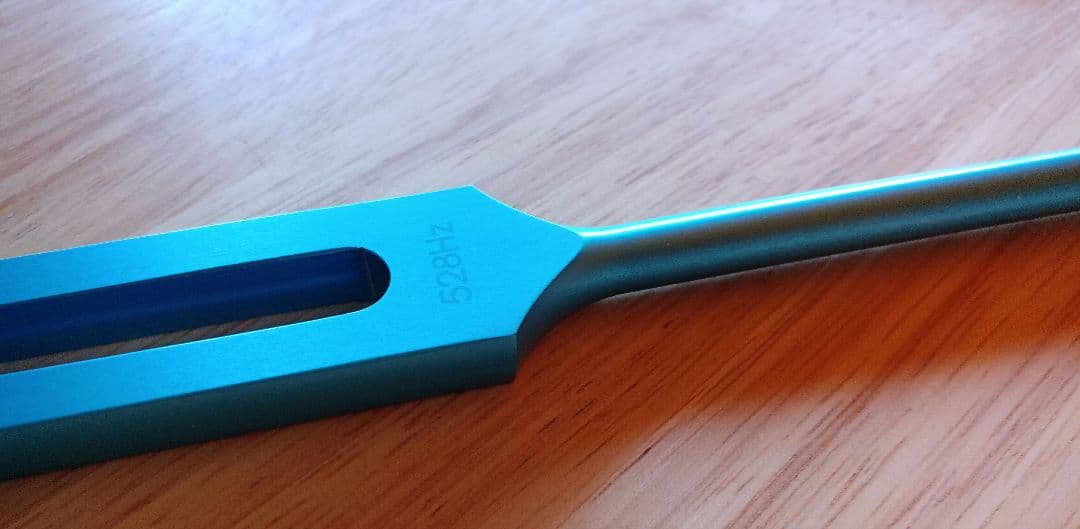 マドモアゼル愛　AIチューナー　深海　528Hz　音叉　木製ハンマーセット