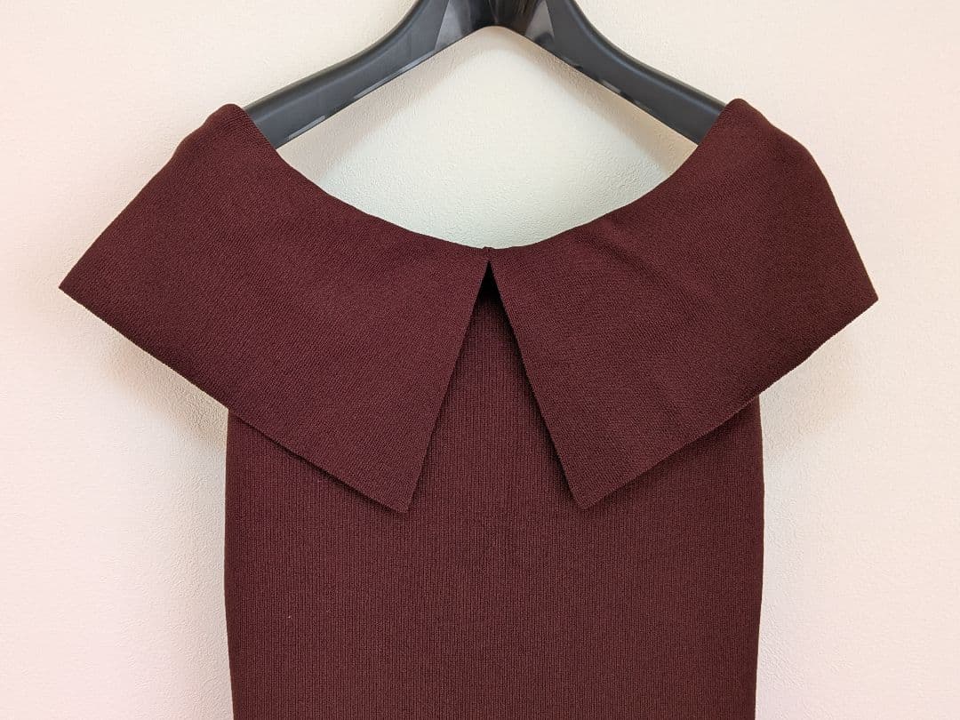 anuansアニュアンス ムーンネックニットワンピース　タイト オフショル