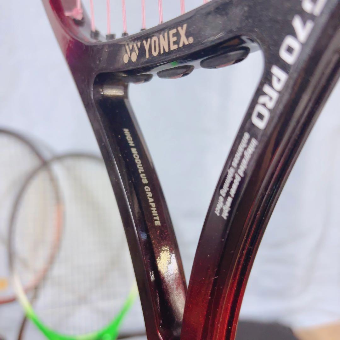 初心者も上級者もウェルカム♪遊べるテニスラケット3本！カラー強めの個性派ラケット