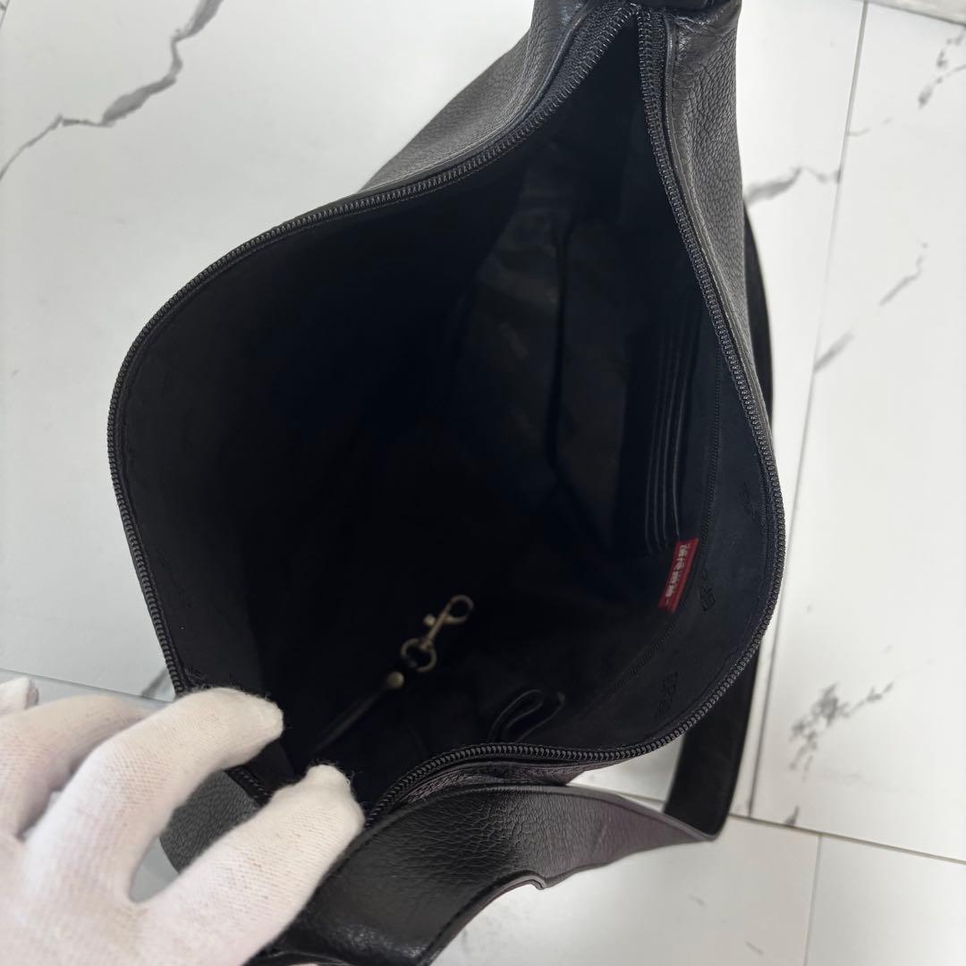 BREE✨レザー　ワンハンドル　ショルダーバッグ　ホーボー　シボ革　ターンロック