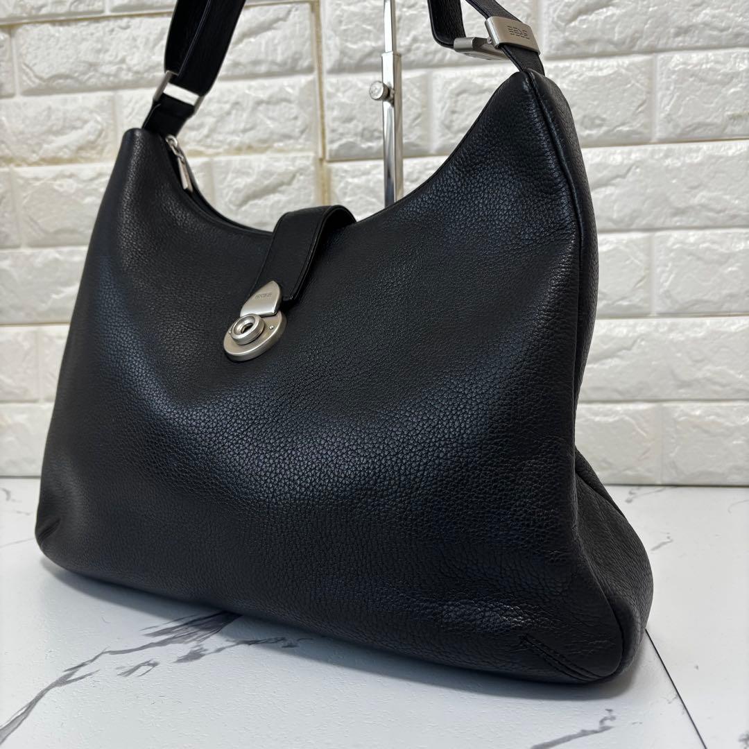 BREE✨レザー　ワンハンドル　ショルダーバッグ　ホーボー　シボ革　ターンロック