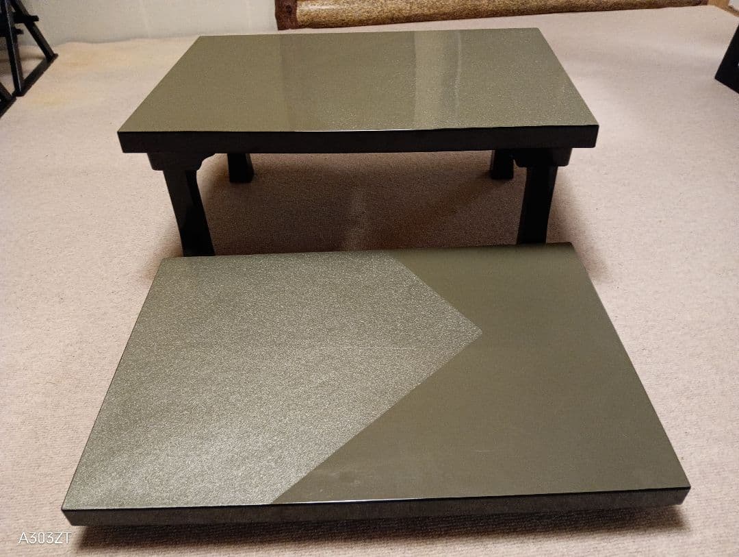 二枚にするとテーブルになります、折りたたみ式御膳　2個です