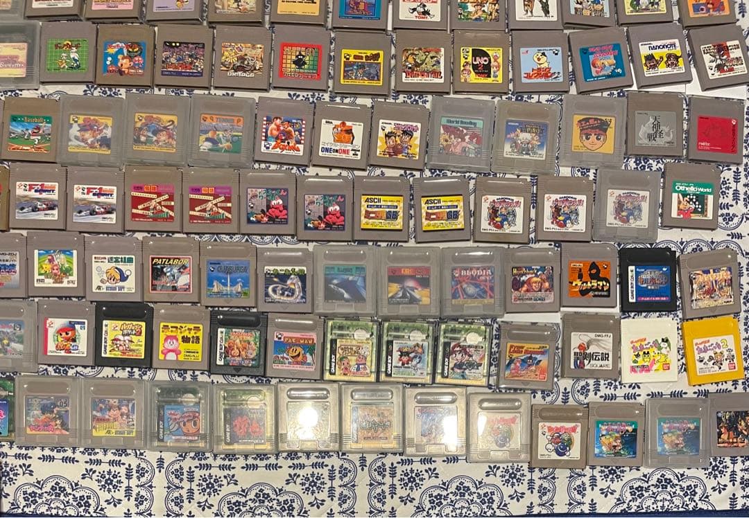 ゲームボーイカラー本体＋ゲームボーイソフト380個