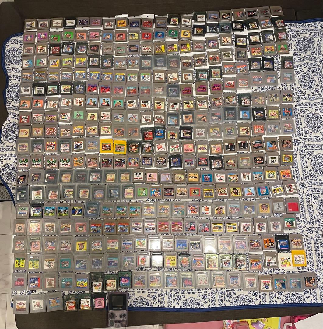 ゲームボーイカラー本体＋ゲームボーイソフト380個