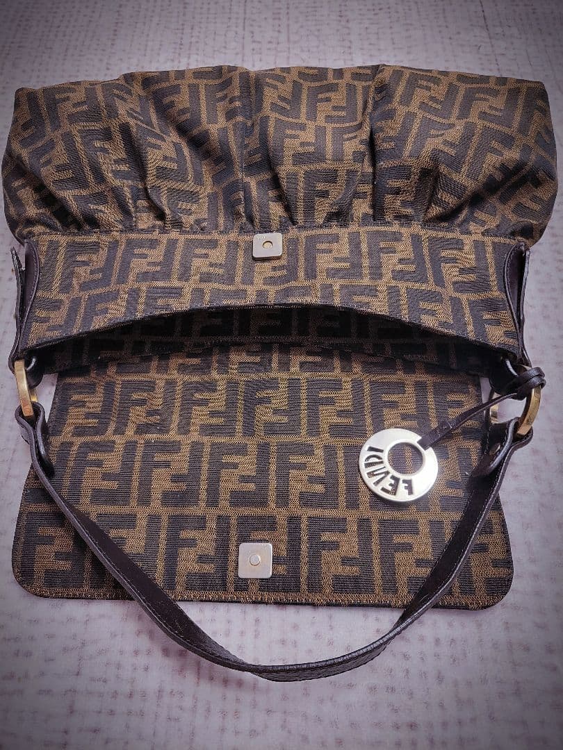 お値下げ！！FENDI フェンディ 金チャーム ズッカ柄