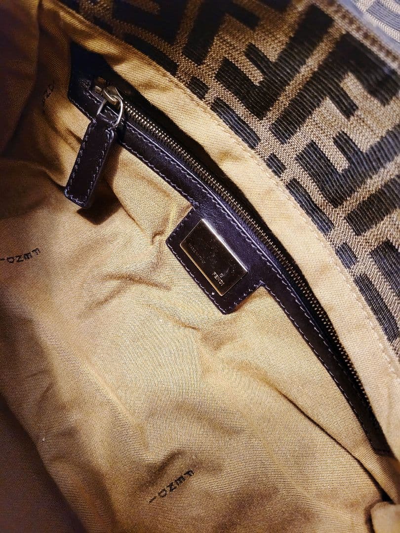 お値下げ！！FENDI フェンディ 金チャーム ズッカ柄