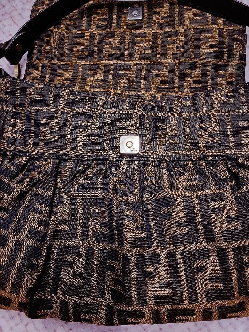 お値下げ！！FENDI フェンディ 金チャーム ズッカ柄