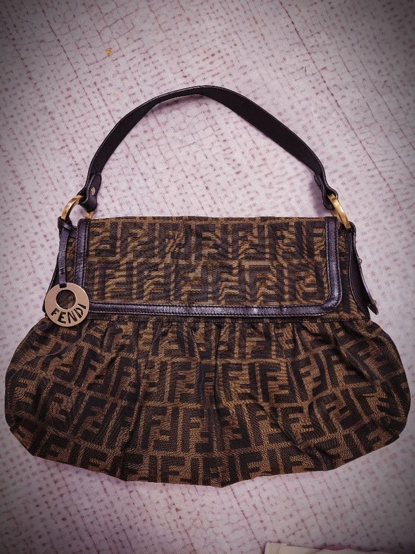 お値下げ！！FENDI フェンディ 金チャーム ズッカ柄