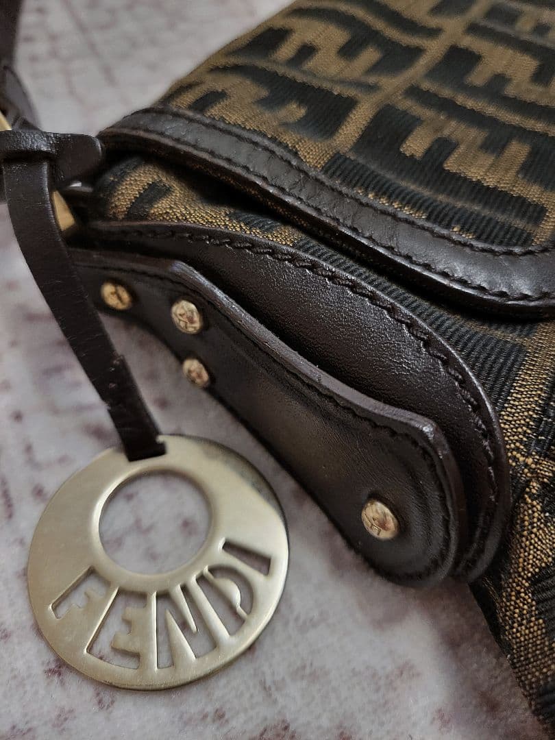 お値下げ！！FENDI フェンディ 金チャーム ズッカ柄