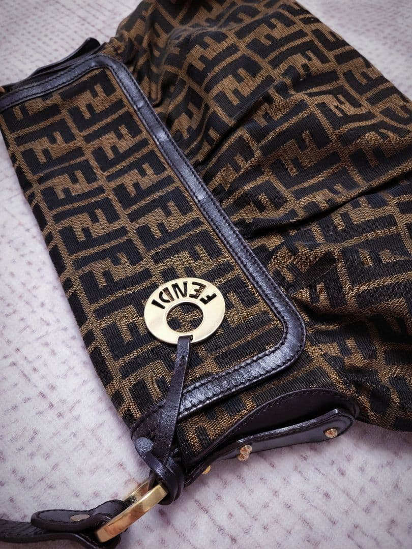 お値下げ！！FENDI フェンディ 金チャーム ズッカ柄