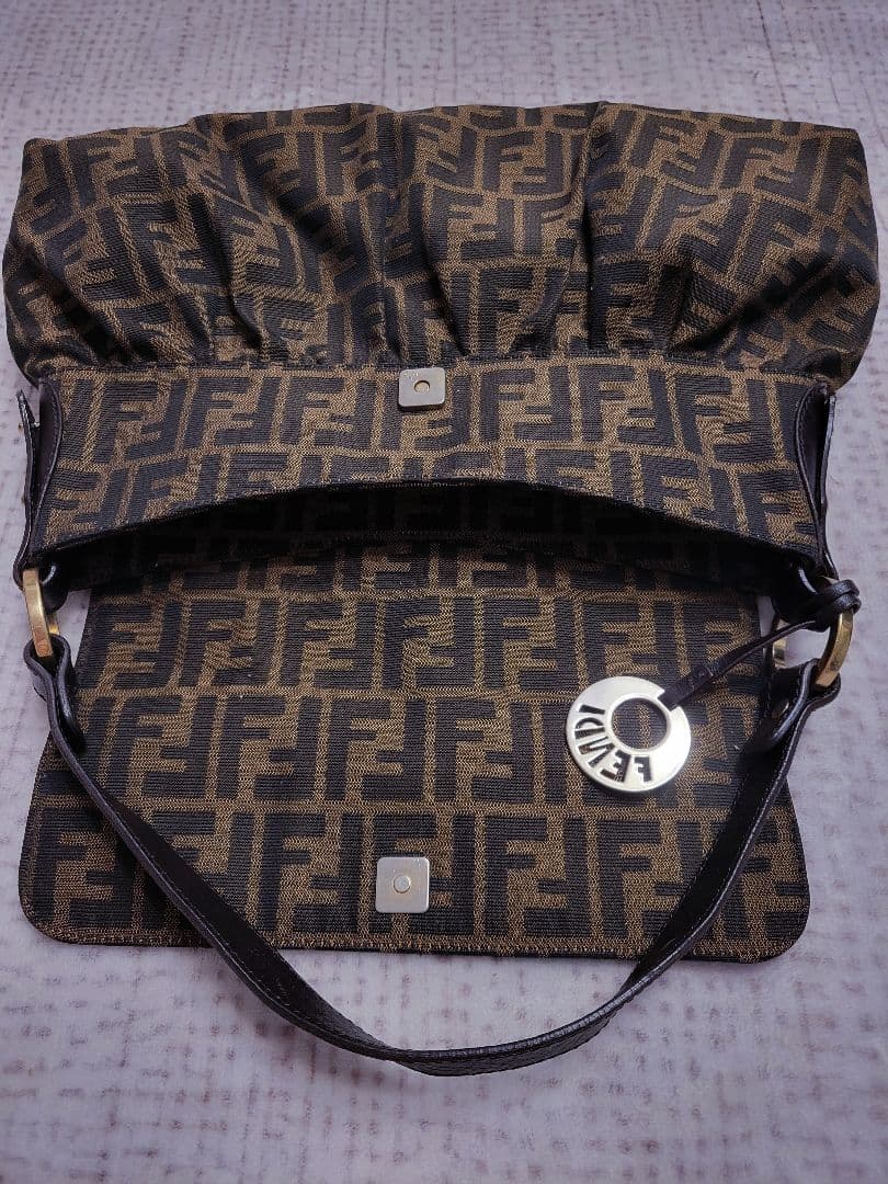 お値下げ！！FENDI フェンディ 金チャーム ズッカ柄