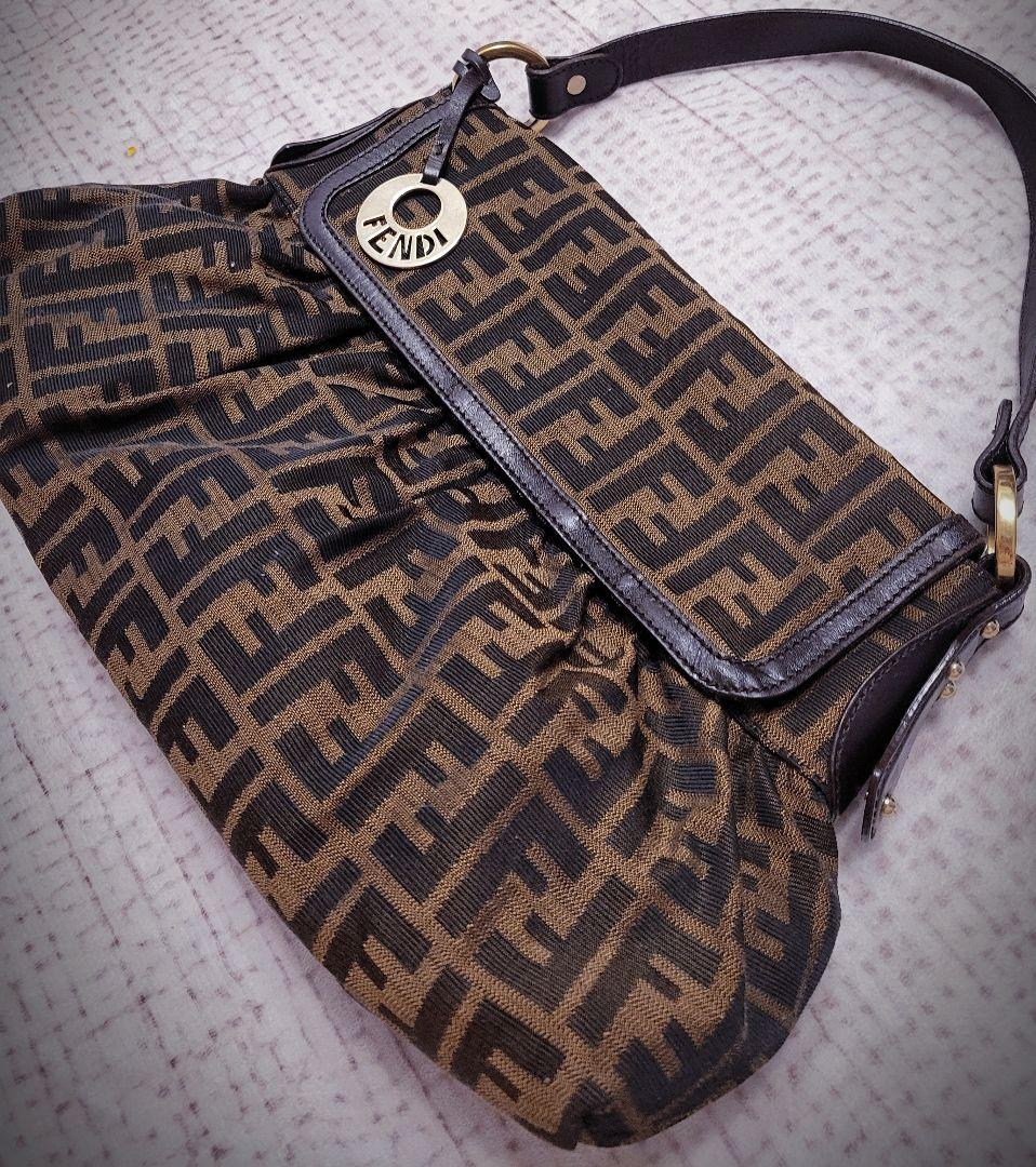 お値下げ！！FENDI フェンディ 金チャーム ズッカ柄