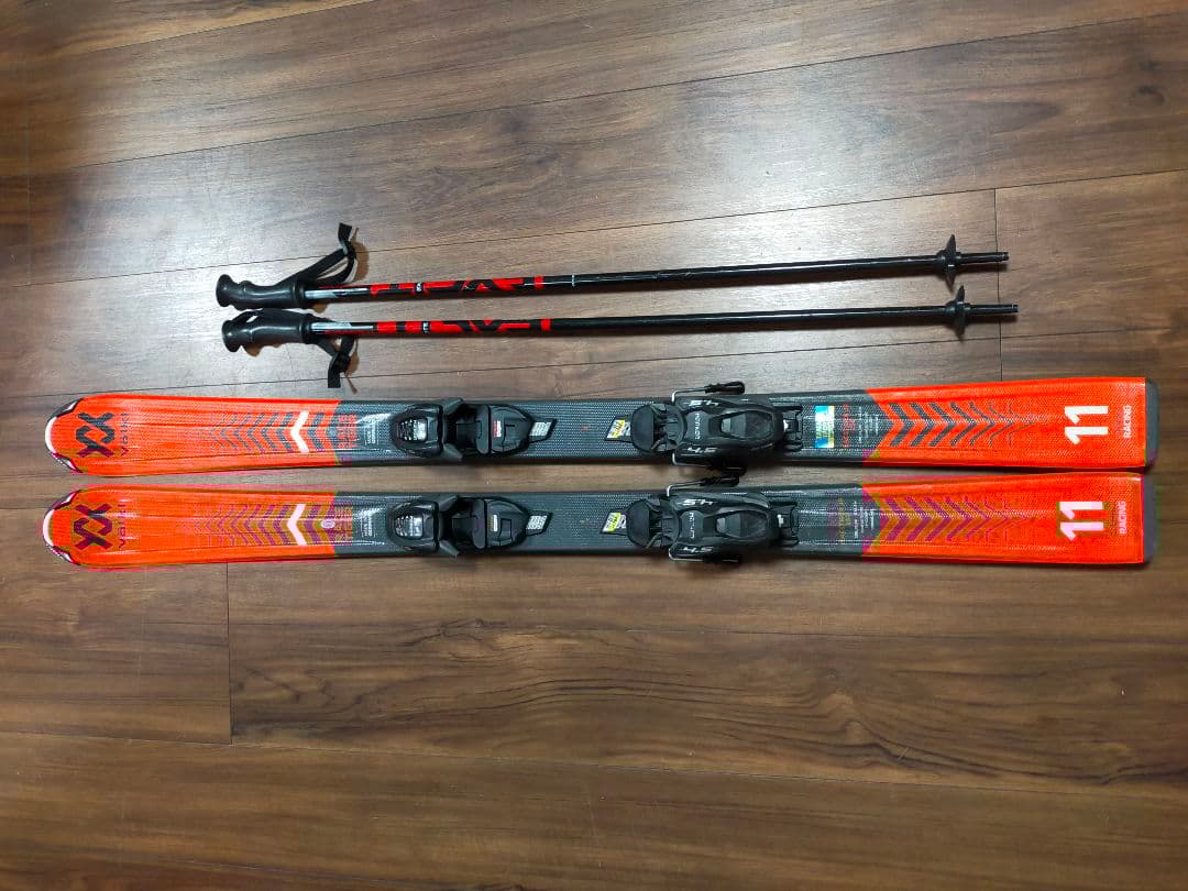 スキーセット（板 130cm、ブーツ 22/22.5cm、ストック 90cm）