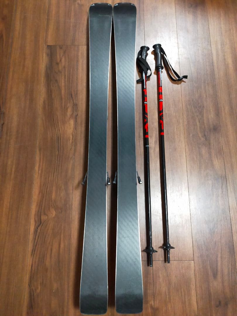 スキーセット（板 130cm、ブーツ 22/22.5cm、ストック 90cm）