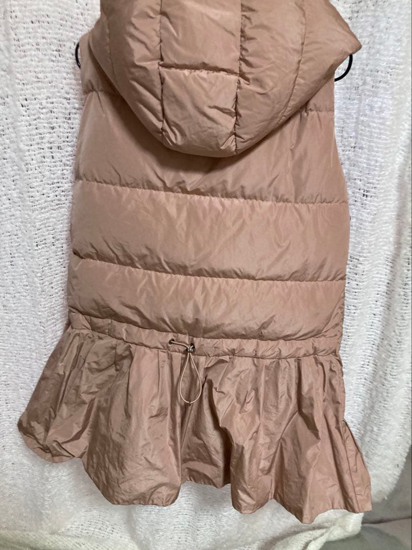 MONCLER フード付きベージュダウンベスト