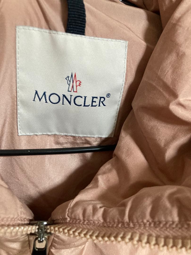 MONCLER フード付きベージュダウンベスト