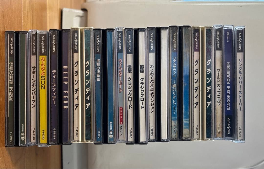 セガサターンスケルトン本体、コントローラー、ソフト、HDMI変換器、充電器付き