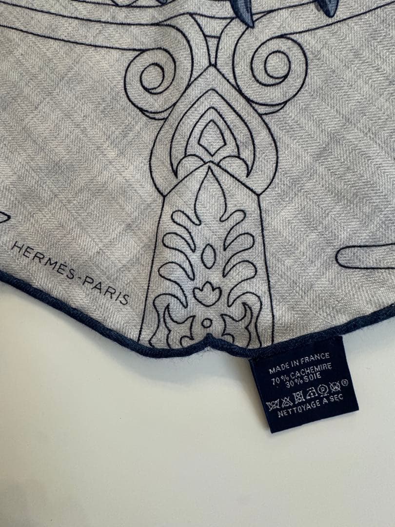 HERMES エルメス カシミアシルク ドラゴン柄　三角形ストール