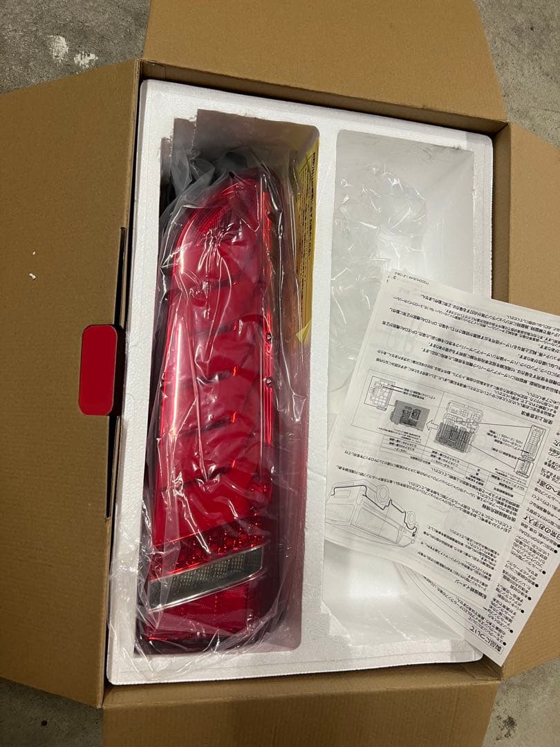 ハイエース200系　ヴァレンティ　ウルトラシグマ右用