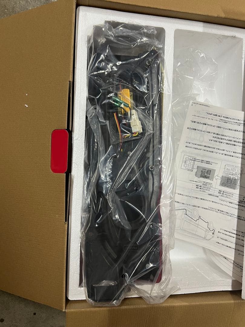 ハイエース200系　ヴァレンティ　ウルトラシグマ右用