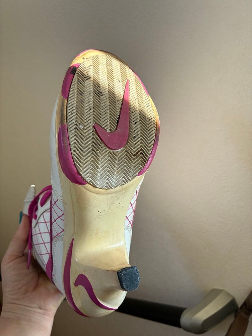 珍品　NIKE ハイカットスニーカー ヒール　24センチ