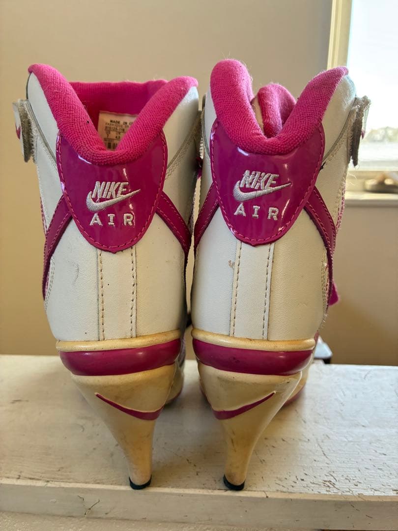 珍品　NIKE ハイカットスニーカー ヒール　24センチ