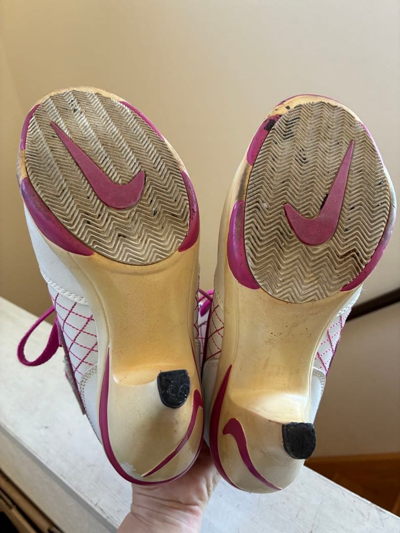 珍品　NIKE ハイカットスニーカー ヒール　24センチ