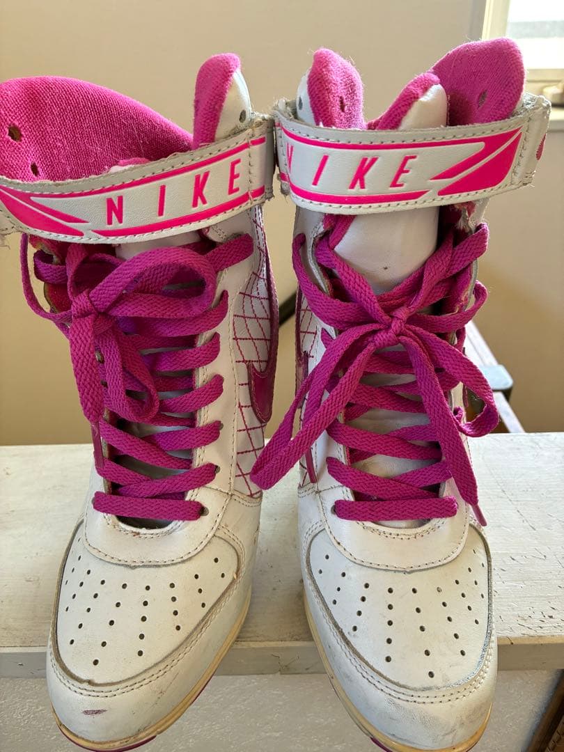 珍品　NIKE ハイカットスニーカー ヒール　24センチ