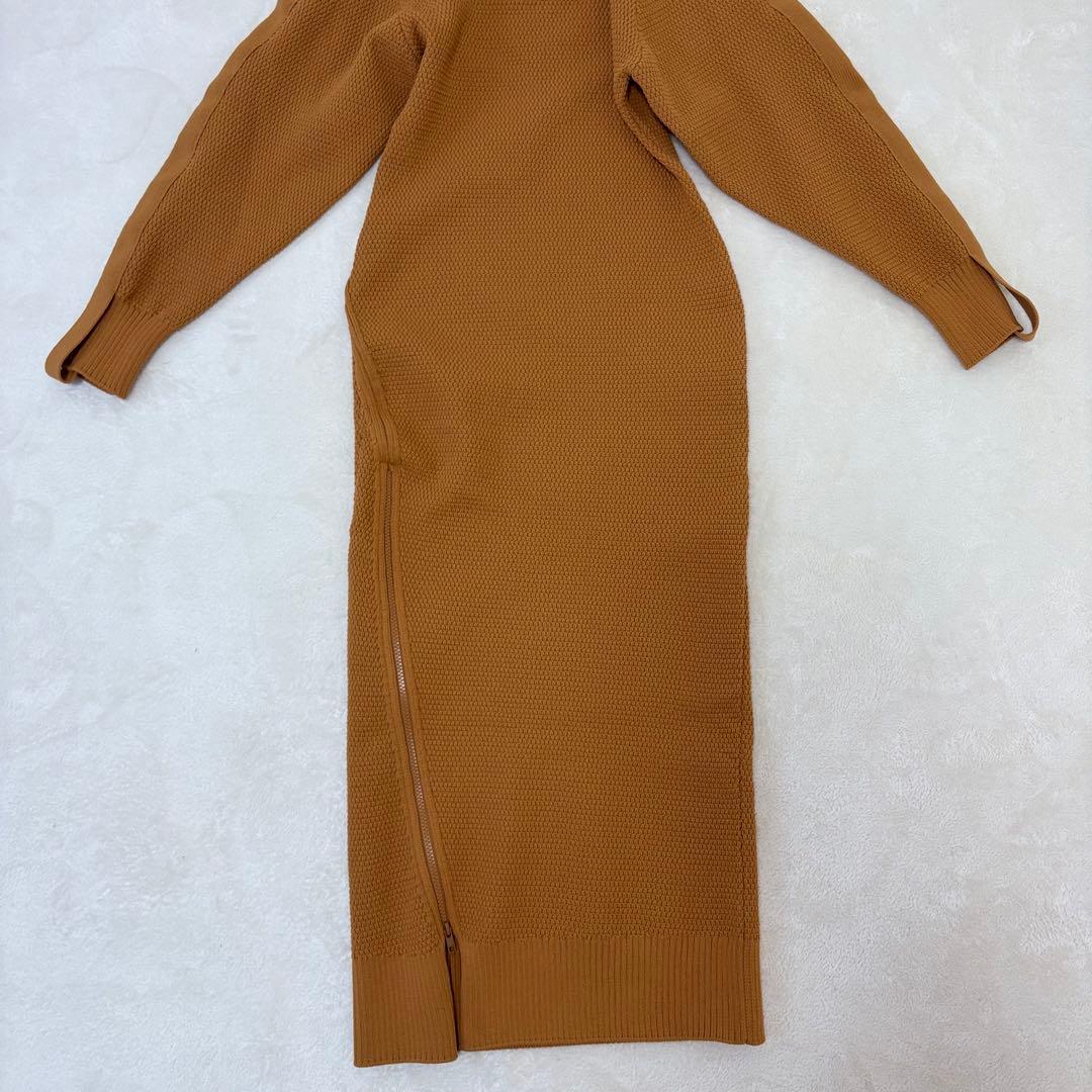 【新品✨】PINUE ジップスリットニットワンピース　M 完売品‼️定価1.6万