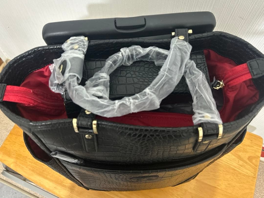 新品未使用　SWANY クロコ型押し キャリーバッグ 黒 ストッパー付き 美品