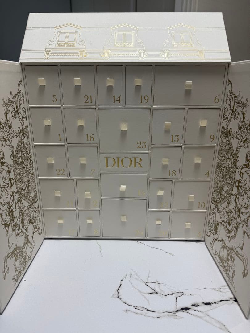 Dior アドベントカレンダー2023