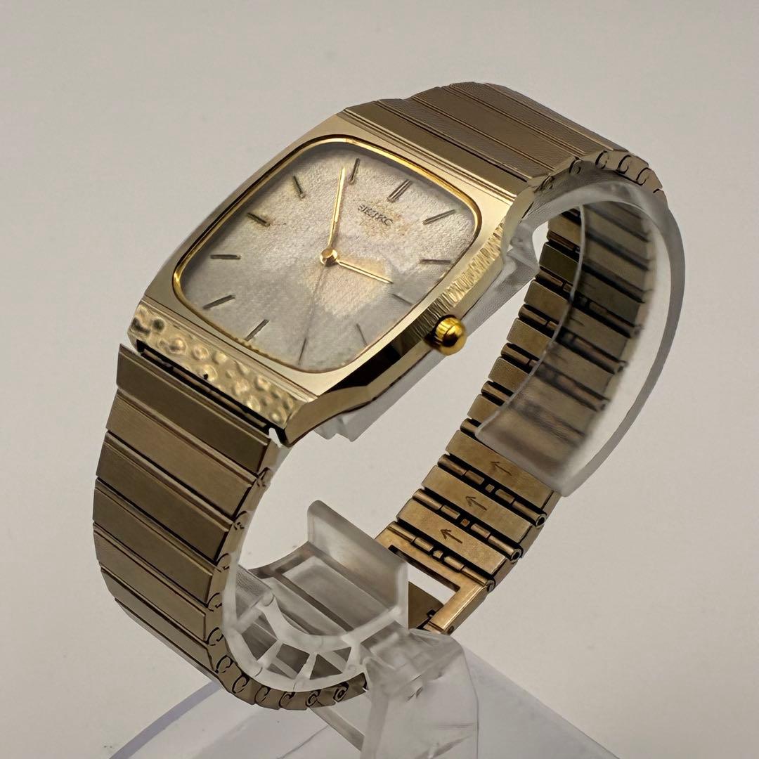 SEIKO セイコー　ドルチェ　腕時計　クォーツウォッチ　スクエア　ゴールド