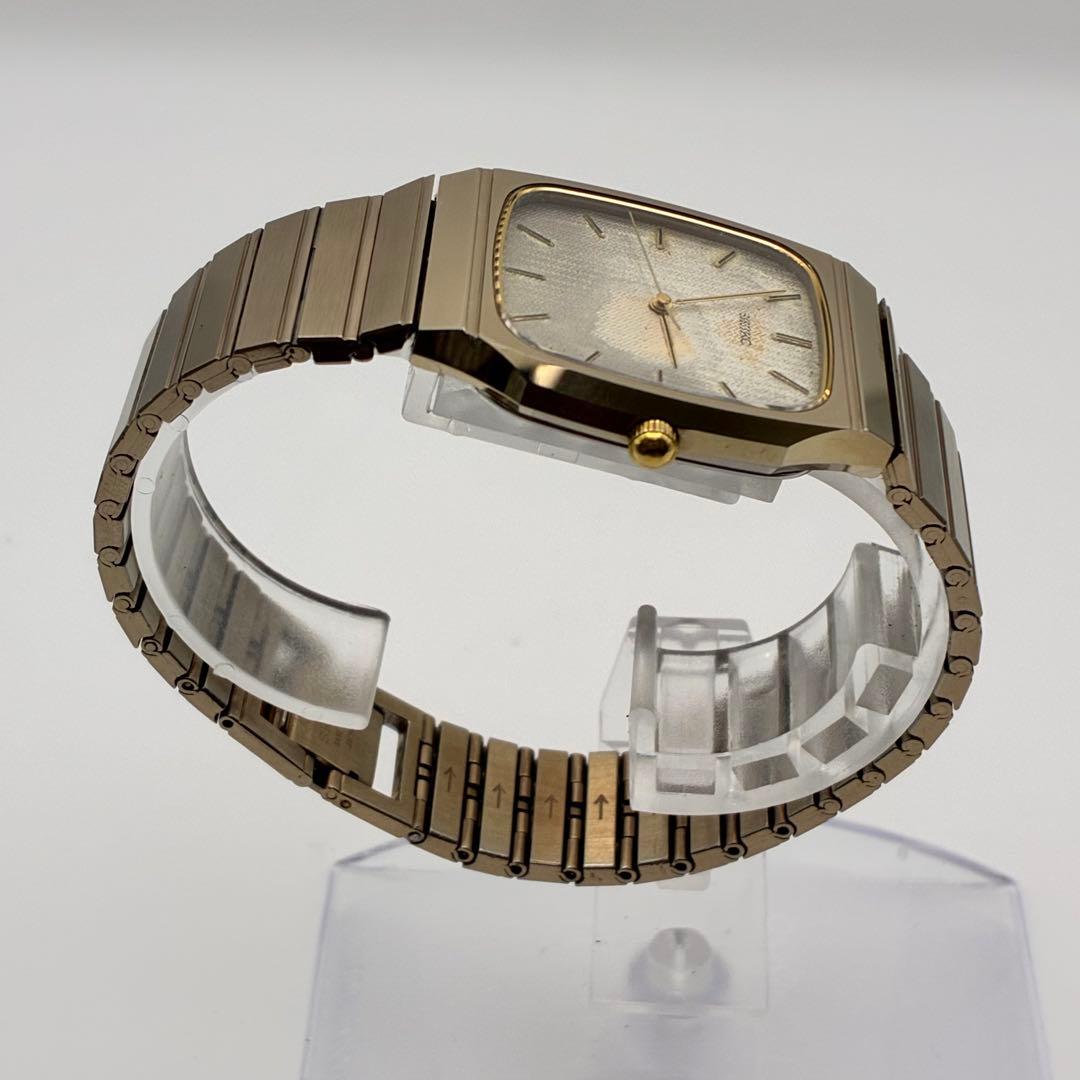 SEIKO セイコー　ドルチェ　腕時計　クォーツウォッチ　スクエア　ゴールド