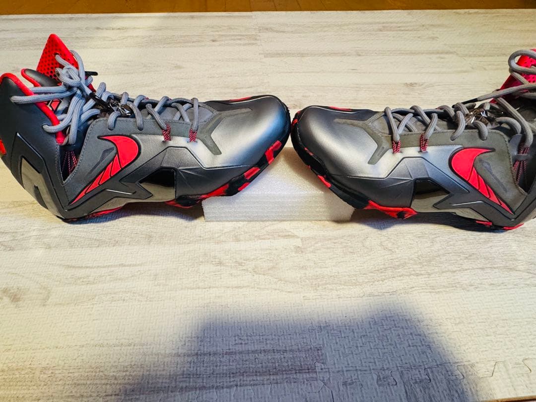 な*こ様 送料無料で思い切った値下げです‼️ナイキ　レブロン11エリート