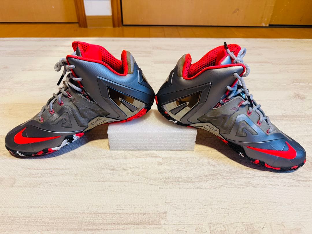 な*こ様 送料無料で思い切った値下げです‼️ナイキ　レブロン11エリート