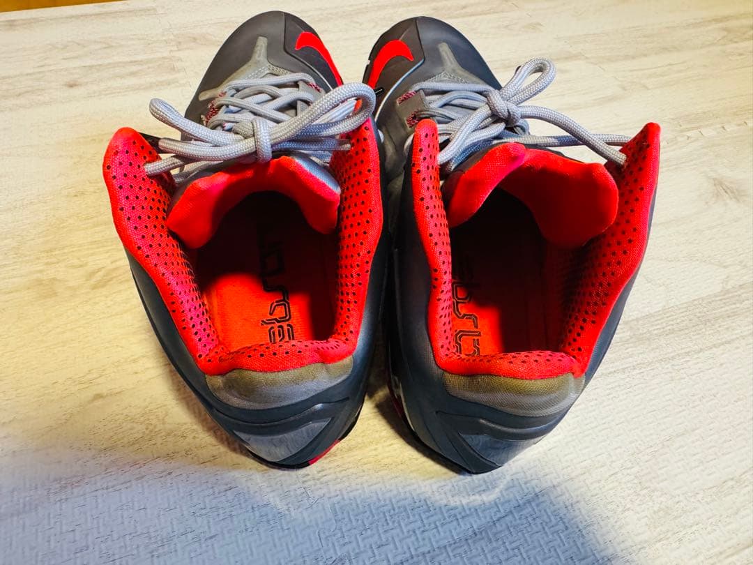 な*こ様 送料無料で思い切った値下げです‼️ナイキ　レブロン11エリート