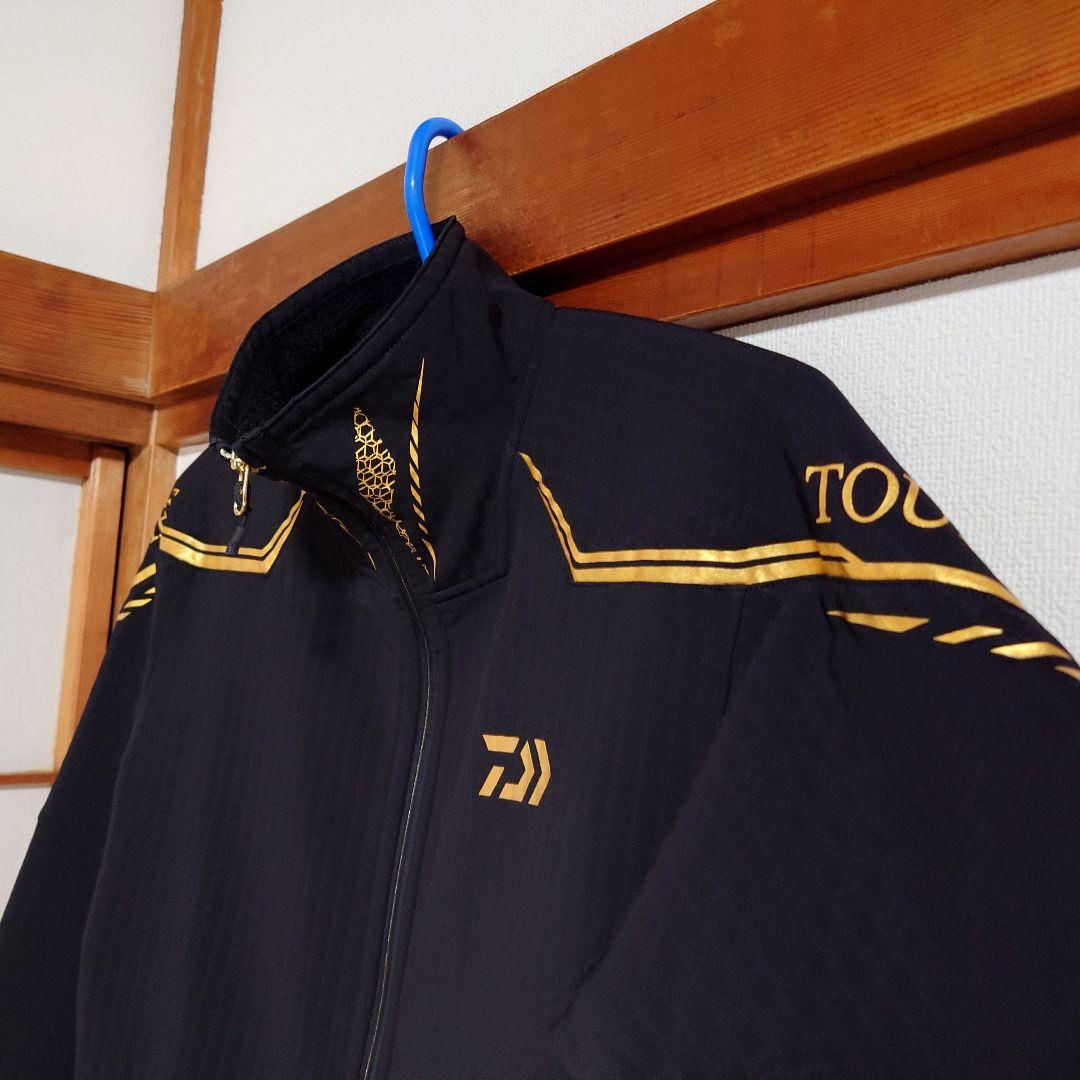 Daiwa トーナメントストレッチジャケットパンツ（上下セット） 黒/金　L