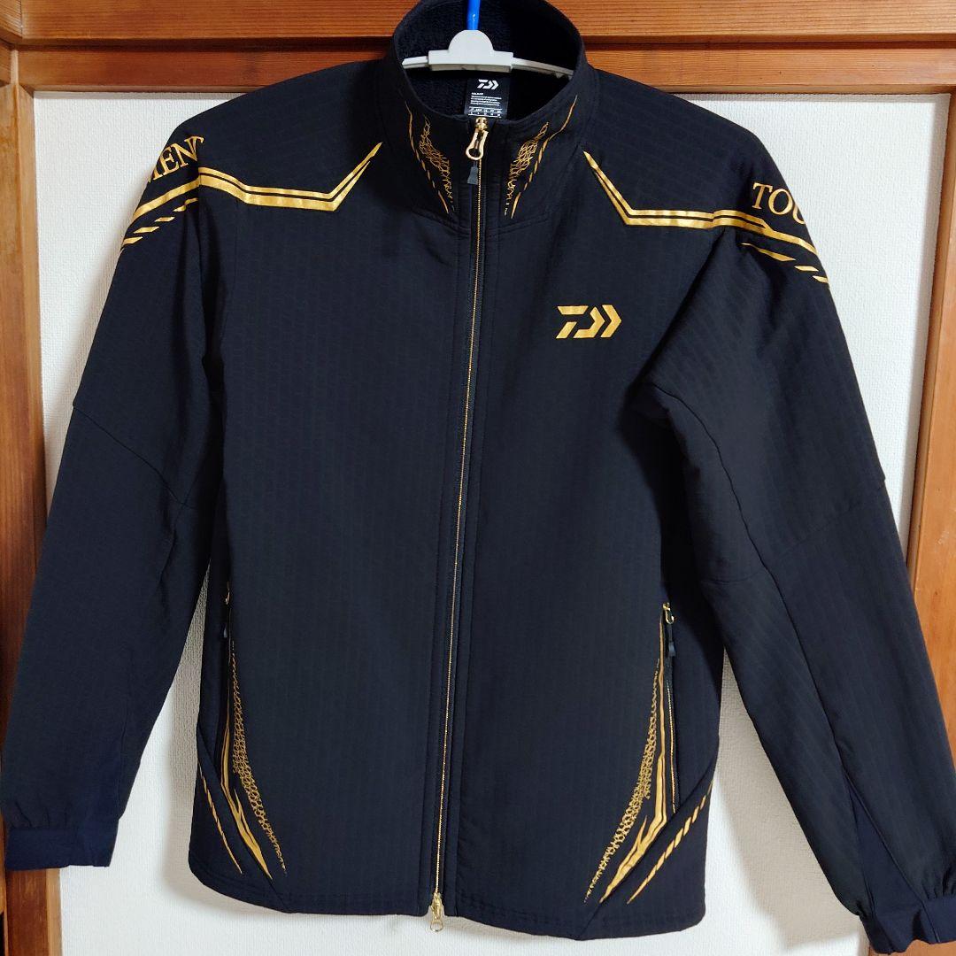 Daiwa トーナメントストレッチジャケットパンツ（上下セット） 黒/金　L