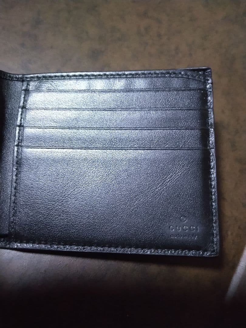 GUCCI 二つ折り財布 ブラック　エンブロイダリー　ブレード　刺繍